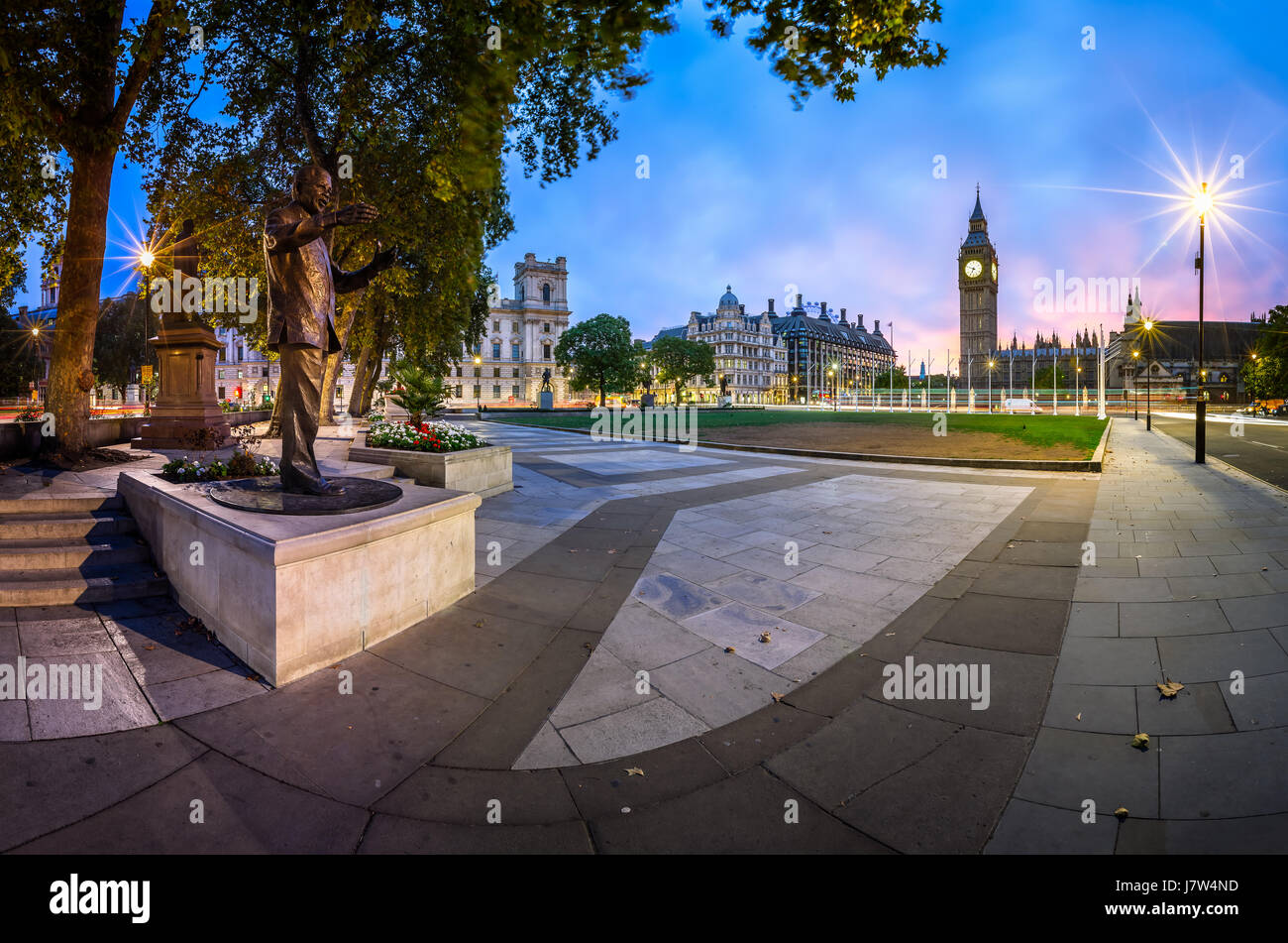 Panorama di Piazza del Parlamento e la Regina Elisabetta La Torre di Londra, Regno Unito Foto Stock