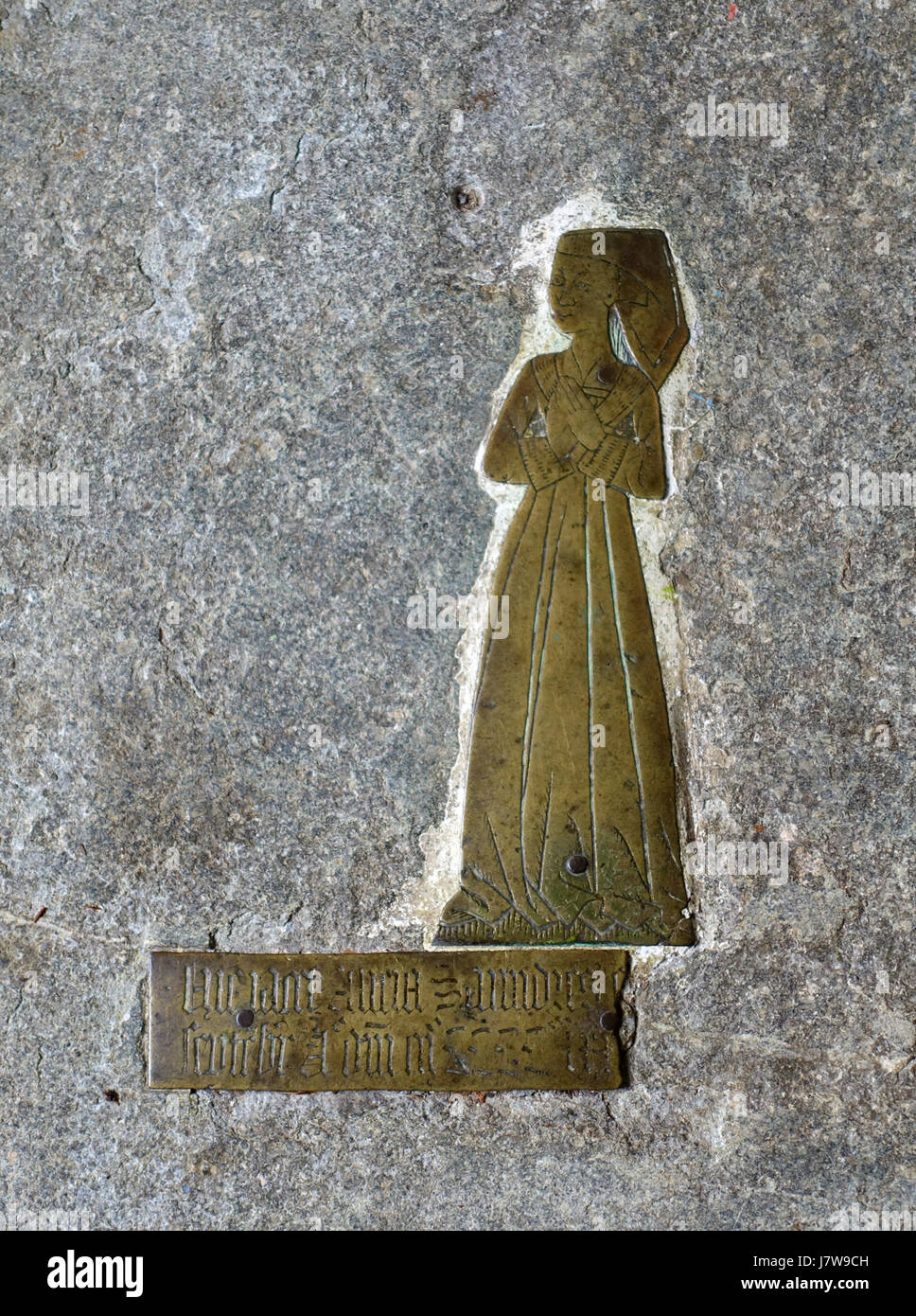 I memoriali in ottone nella chiesa di Santa Maria, situati a Stowe, Buckinghamshire, Inghilterra, sono significativi segni storici del periodo medievale e post-medievale. Queste lastre in ottone commemorano personaggi e eventi importanti della storia della zona. Foto Stock