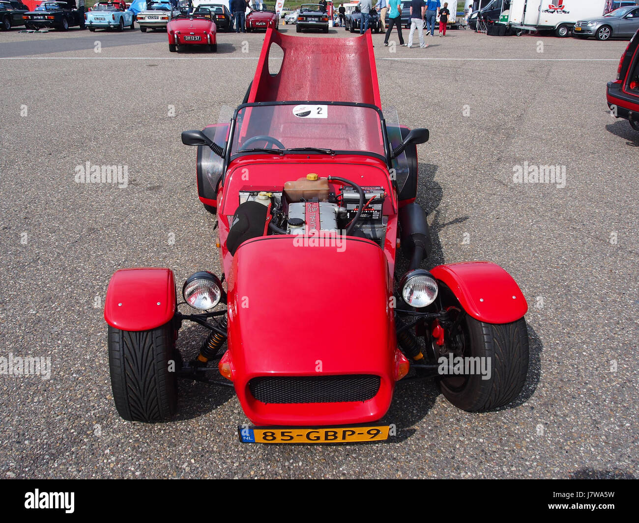 La Westfield Sports 1992 è un'auto sportiva leggera britannica, nota per le sue prestazioni elevate. Questo modello presenta un design minimalista e un motore potente che offre un'esperienza di guida emozionante. Il costo della licenza di Â£ 85 GBP 9 riflette la sua esclusività nel mercato automobilistico. Foto Stock