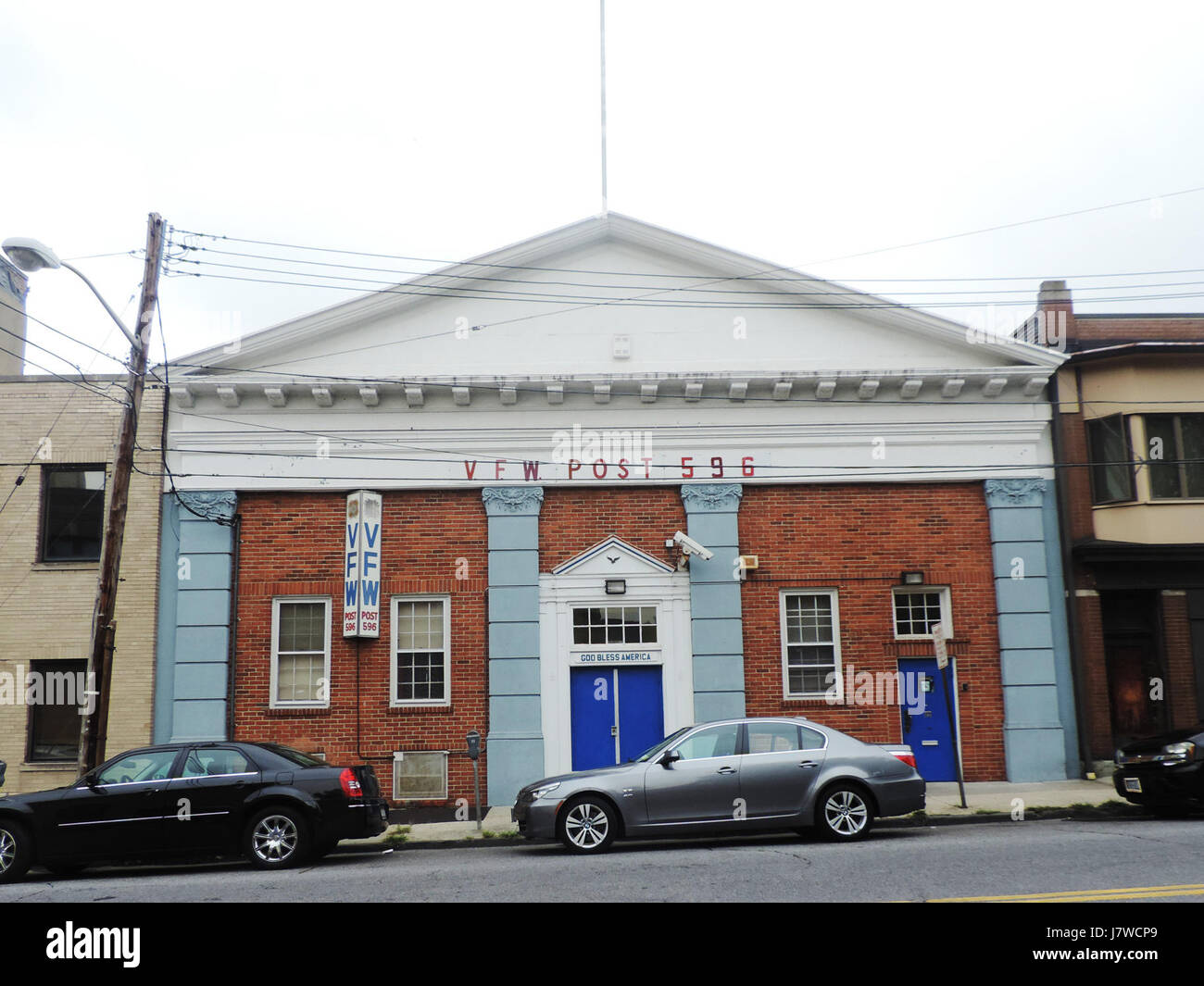 Il VFW Post 596, situato sull'11th Street in S3D Avenue, funge da spazio per la comunità di veterani e famiglie militari. Offre supporto, cameratismo e un luogo di ritrovo per riunioni ed eventi. Foto Stock