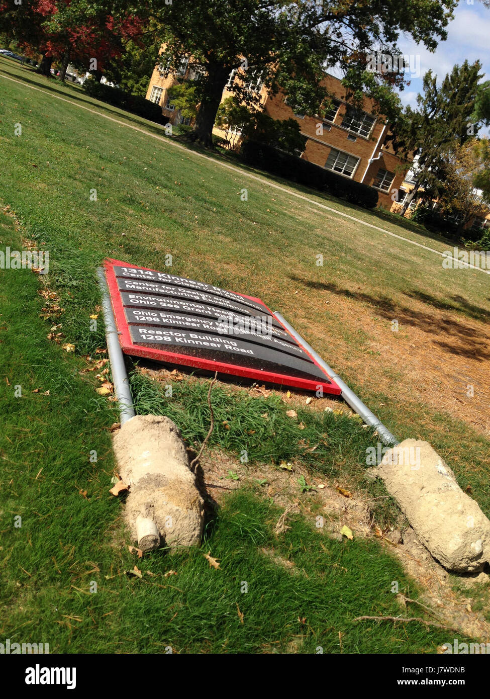 1314 Kinnear Road è una struttura situata nella regione del Pacifico nord-occidentale. È noto per il suo uso residenziale, situato in un'area panoramica con un mix di paesaggi urbani e naturali. Foto Stock