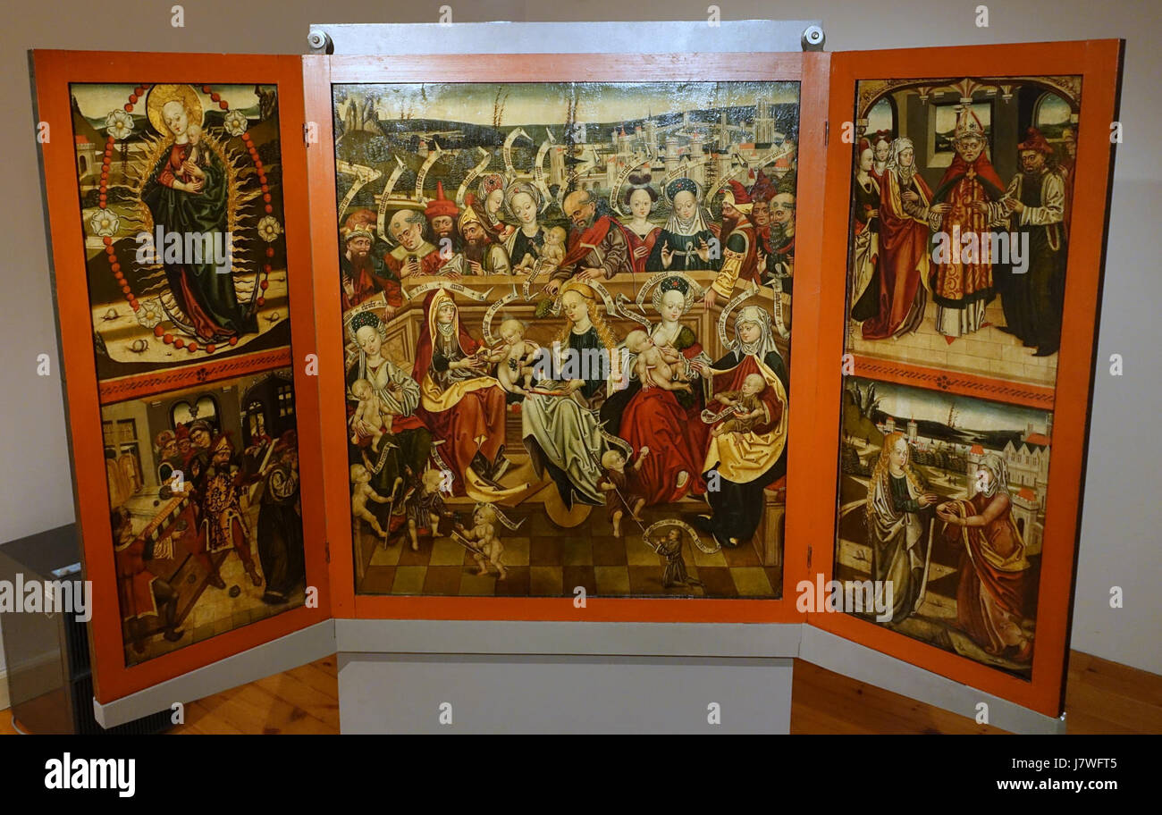 Questa pala d'altare, creata dal Meister der Braunschweiger Sippentafeln intorno al 1510 d.C., è un dipinto a tempera su legno. È ospitato nel Braunschweigisches Landesmuseum, raffigurante temi religiosi con dettagli intricati. Foto Stock Questa pala d'altare, creata dal Meister der Braunschweiger Sippentafeln intorno al 1510 d.C., è un dipinto a tempera su legno. È ospitato nel Braunschweigisches Landesmuseum, raffigurante temi religiosi con dettagli intricati. Foto Stock