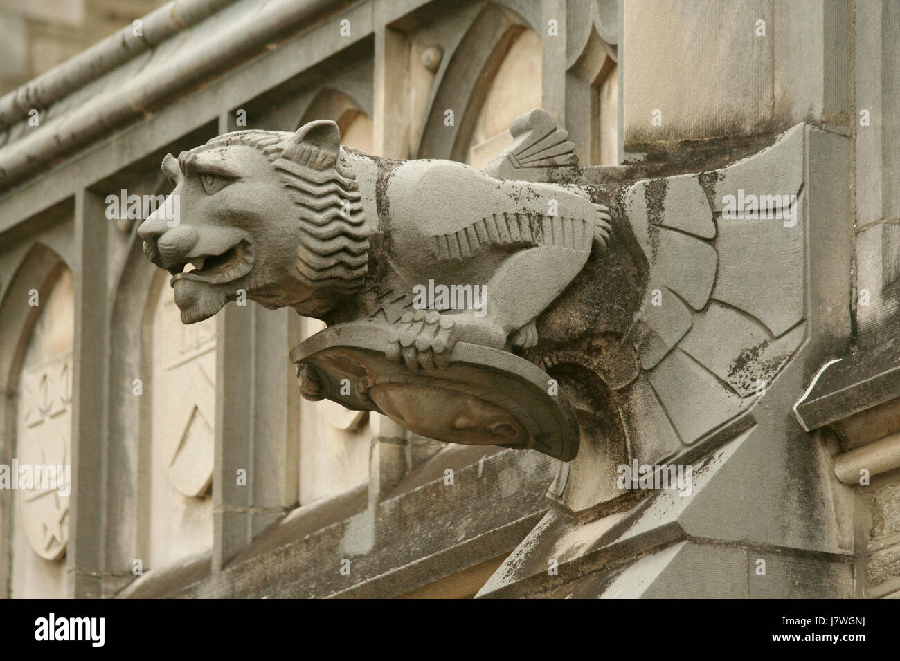 Statua di pietra scultura cattedrale spaventoso demone stile di architettura costruttiva Foto Stock