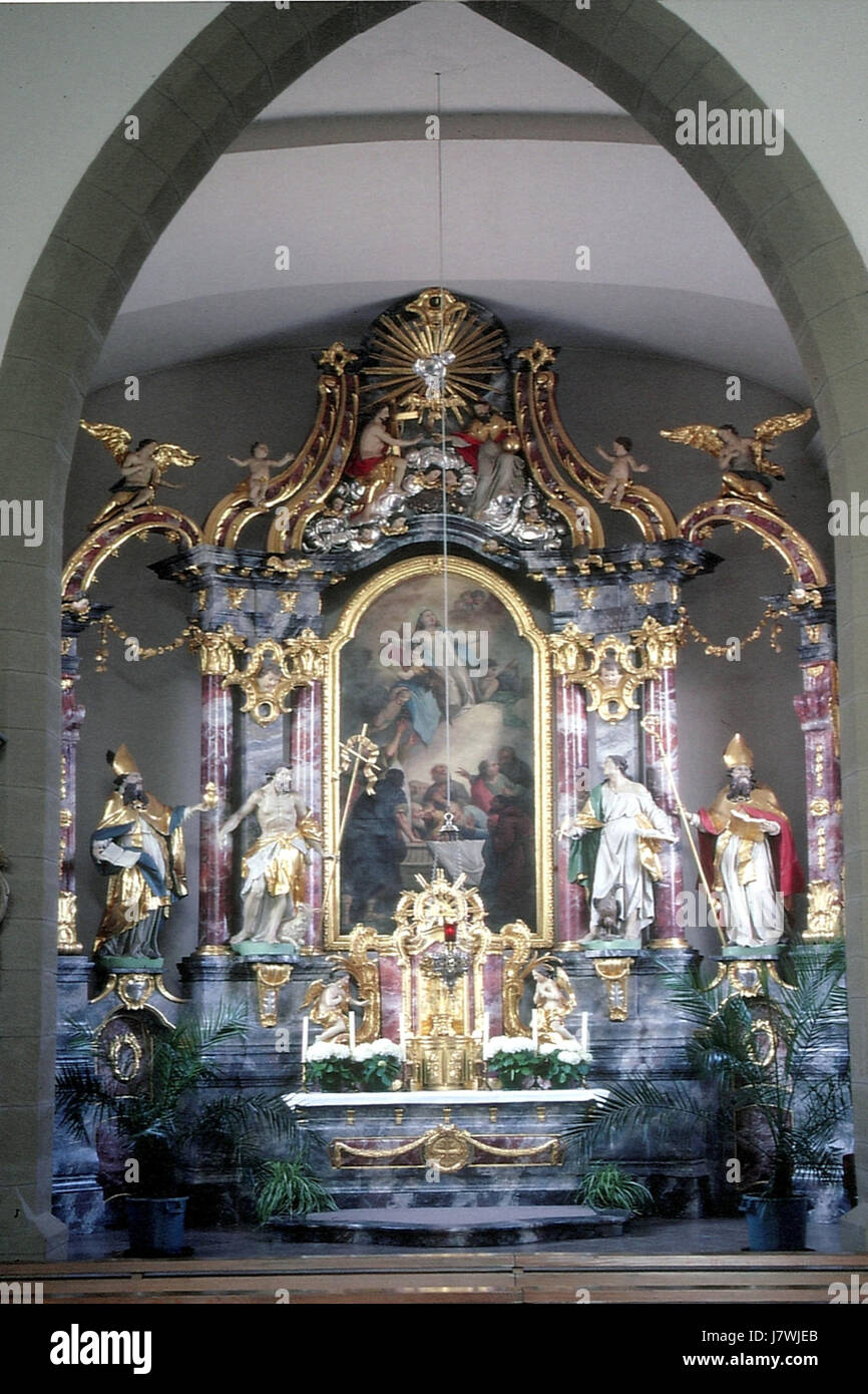 Il Krautheim 6 si riferisce a un modello specifico di porcellana fabbricato dal produttore tedesco Krautheim. È conosciuta per la sua raffinata artigianalità e il suo significato storico nella produzione della porcellana, specialmente nel XIX secolo. Foto Stock