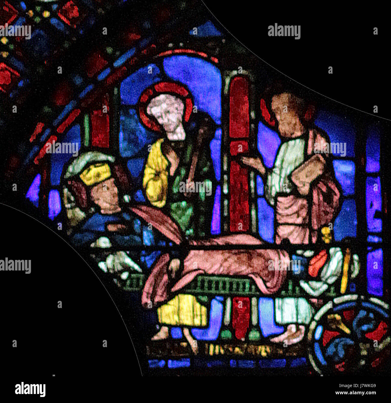 Questa immagine probabilmente mostra la cattedrale di Chartres, un'iconica struttura gotica francese, rinomata per le sue vetrate colorate e la grandiosità architettonica. Foto Stock