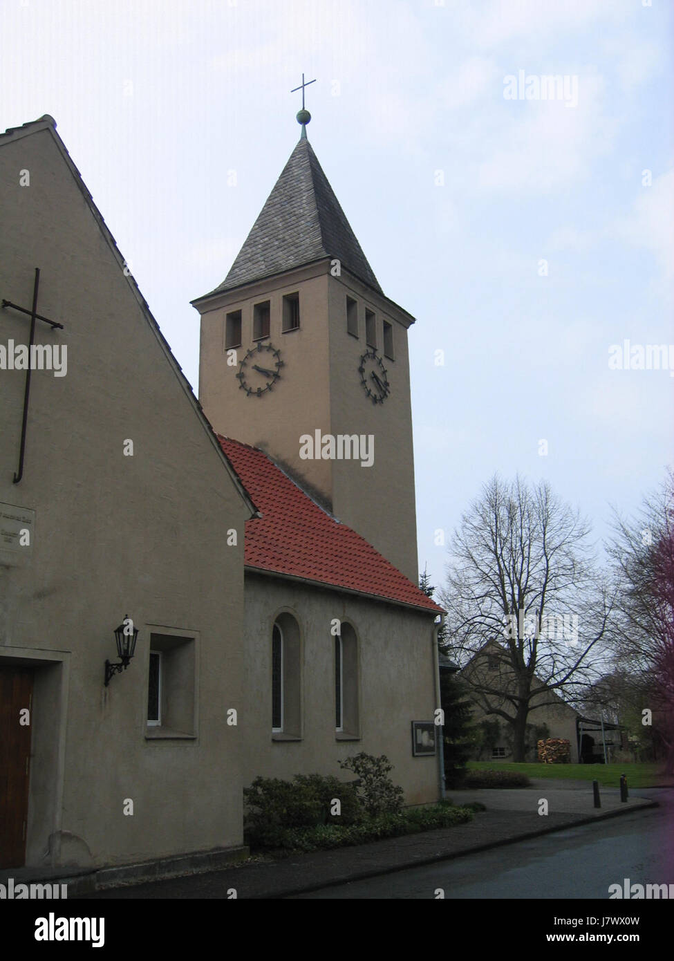 Questo titolo si riferisce a un evento o record associato a Spenge, in Germania, in particolare dal 20 aprile 2010. Potrebbe riferirsi a eventi locali, dati storici o record specifici di quell'ora e di quel luogo. Foto Stock Questo titolo si riferisce a un evento o record associato a Spenge, in Germania, in particolare dal 20 aprile 2010. Potrebbe riferirsi a eventi locali, dati storici o record specifici di quell'ora e di quel luogo. Foto Stock