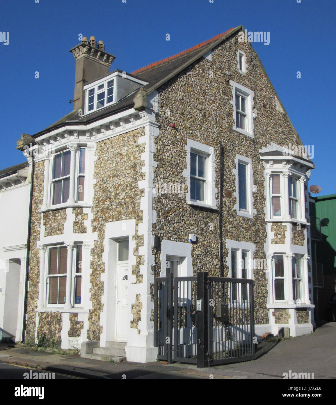 Questo si riferisce probabilmente a un indirizzo a Hove, Regno Unito, con un particolare evento o dettaglio relativo all'anno 2015. L'attenzione potrebbe essere costituita da sviluppi architettonici, immobiliari o comunitari in quest'area durante quel periodo. Foto Stock