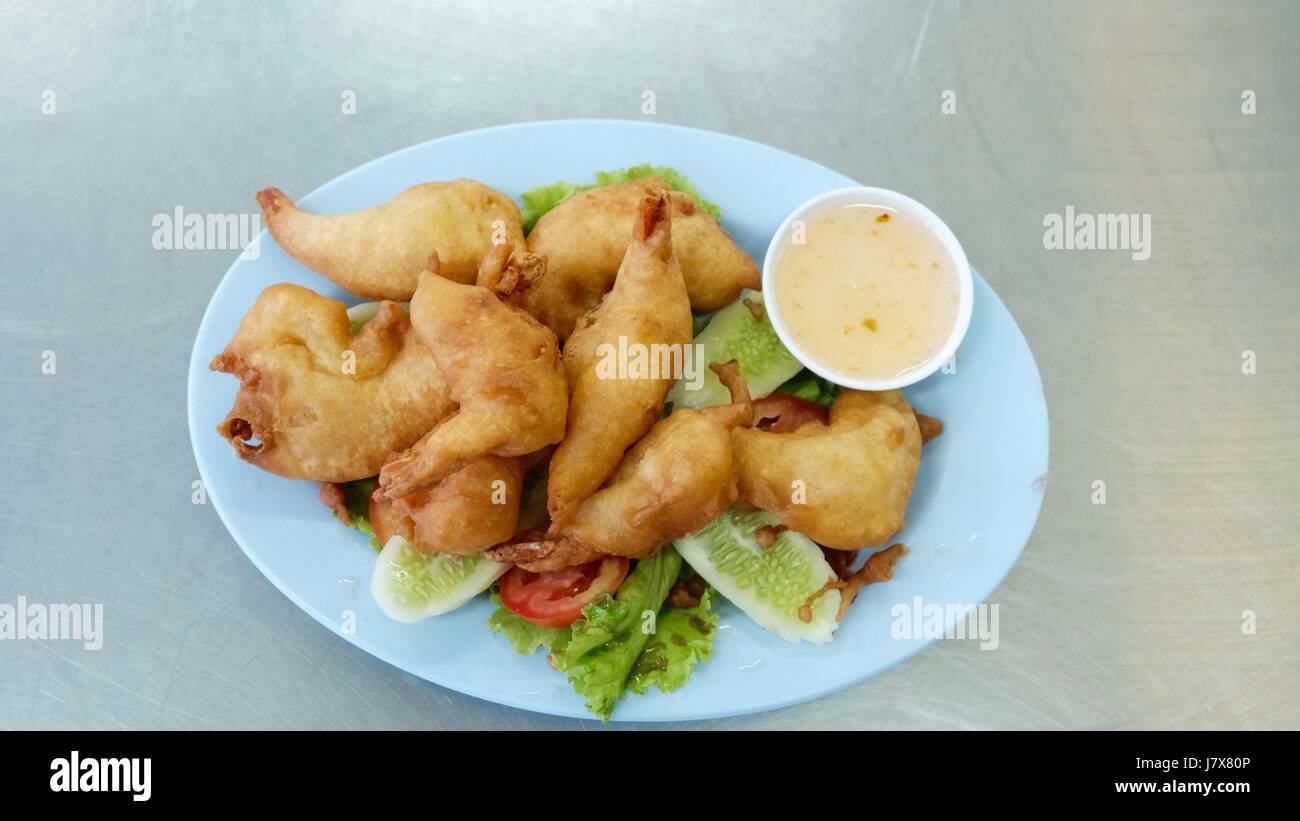 Thai Fast Food Golden profondo fritto di gamberi Thailandia Bangkok Asia Foto Stock