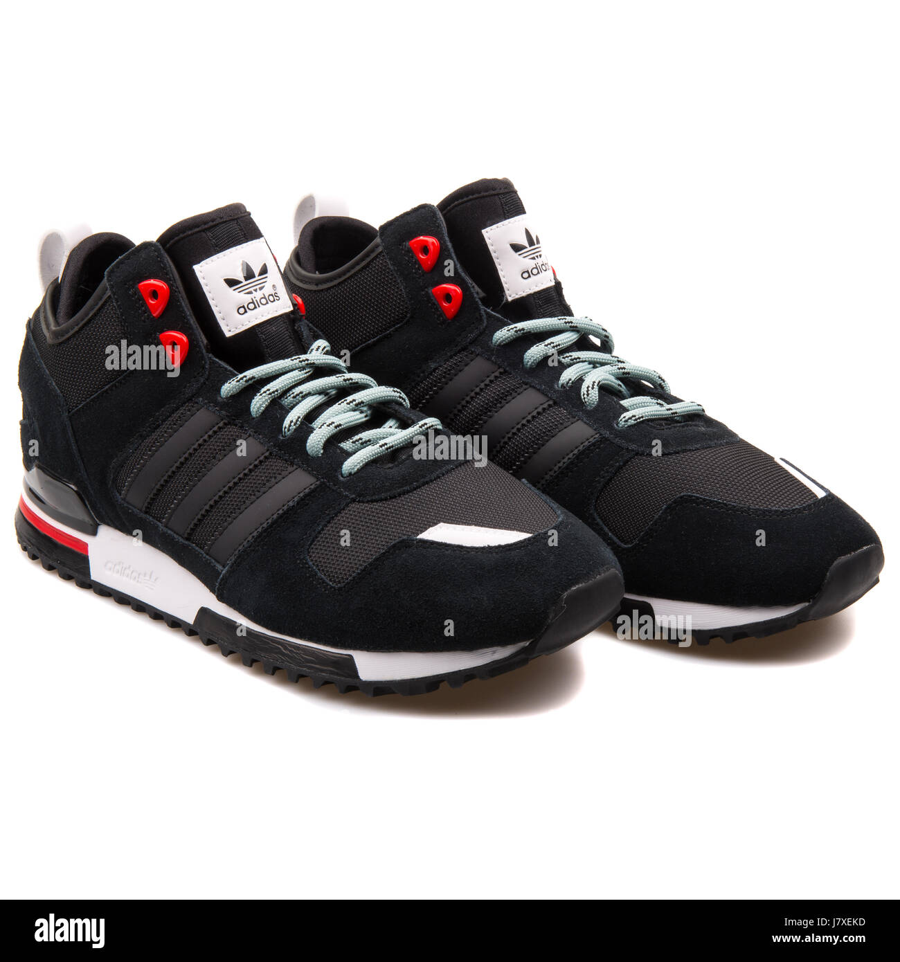 Adidas ZX700 Inverno uomo nero Sneakers - B35236 Foto stock - Alamy