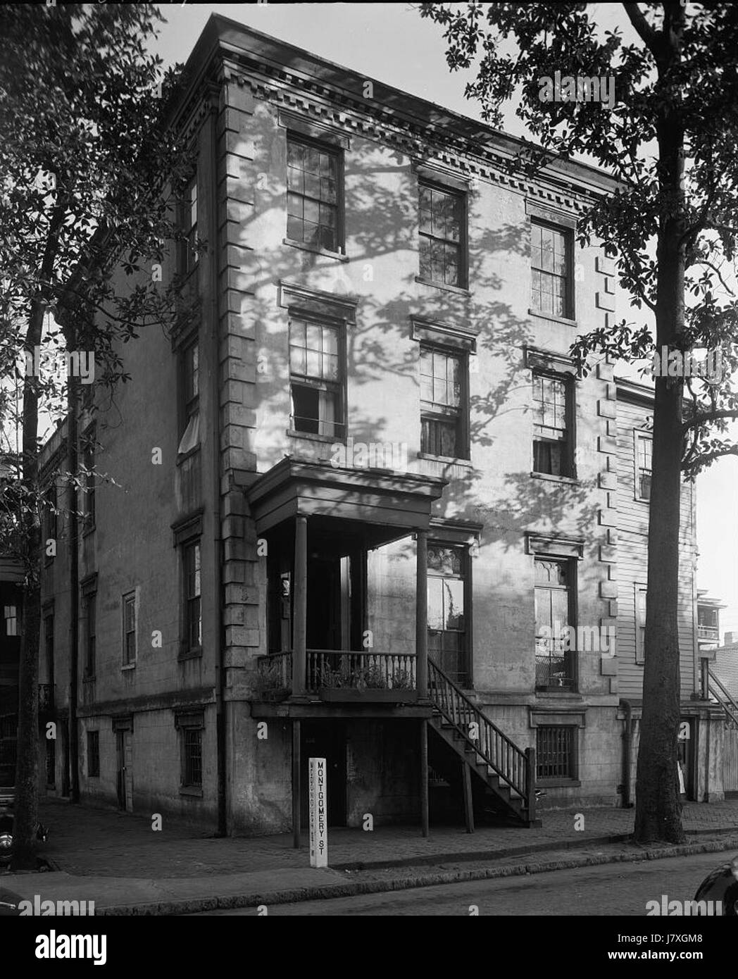 Questo titolo si riferisce a un indirizzo situato a Savannah, Georgia, in particolare McDonough Street nel distretto storico della contea di Chatham. Rappresenta una posizione notevole all'interno del patrimonio architettonico e culturale dell'cityâ. Foto Stock