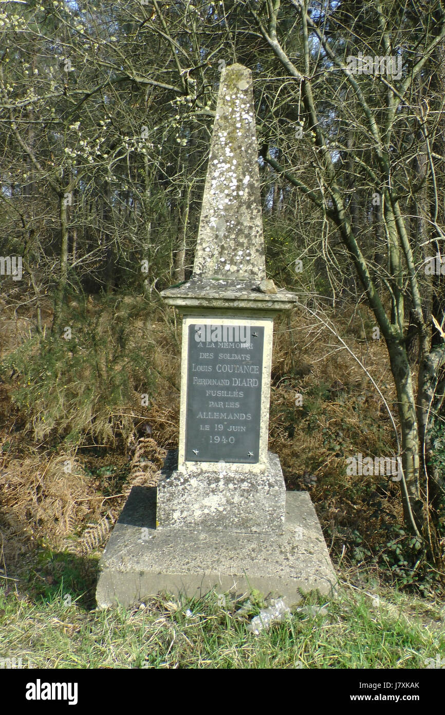 1940 memoriale sulla strada per Vernantes Foto Stock