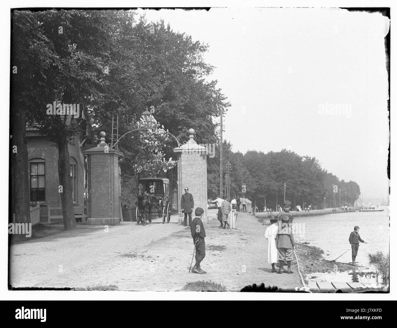 Una fotografia storica di Jacob Olie di via Amsteldijk, che cattura l'area vicino alla casa numero 123 (ex 98), mostrando l'aspetto della strada all'epoca. Foto Stock