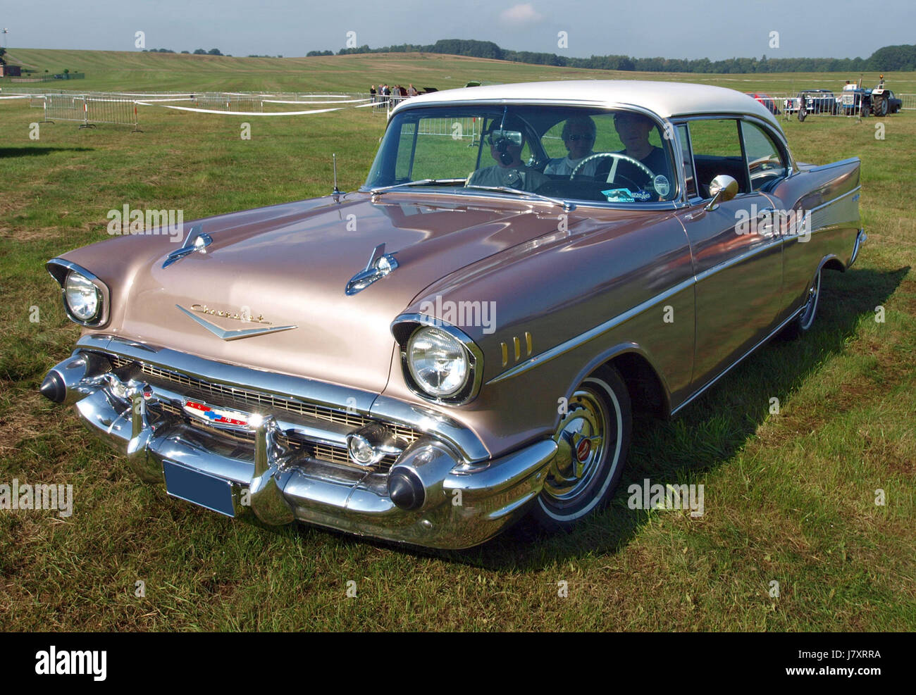 La Chevrolet Belair del 1957 è una classica vettura americana, nota per il suo stile e la sua ingegneria distintivi. È diventata un'icona del design automobilistico degli anni '1950 e rimane un simbolo della cultura americana della metà del secolo. Foto Stock