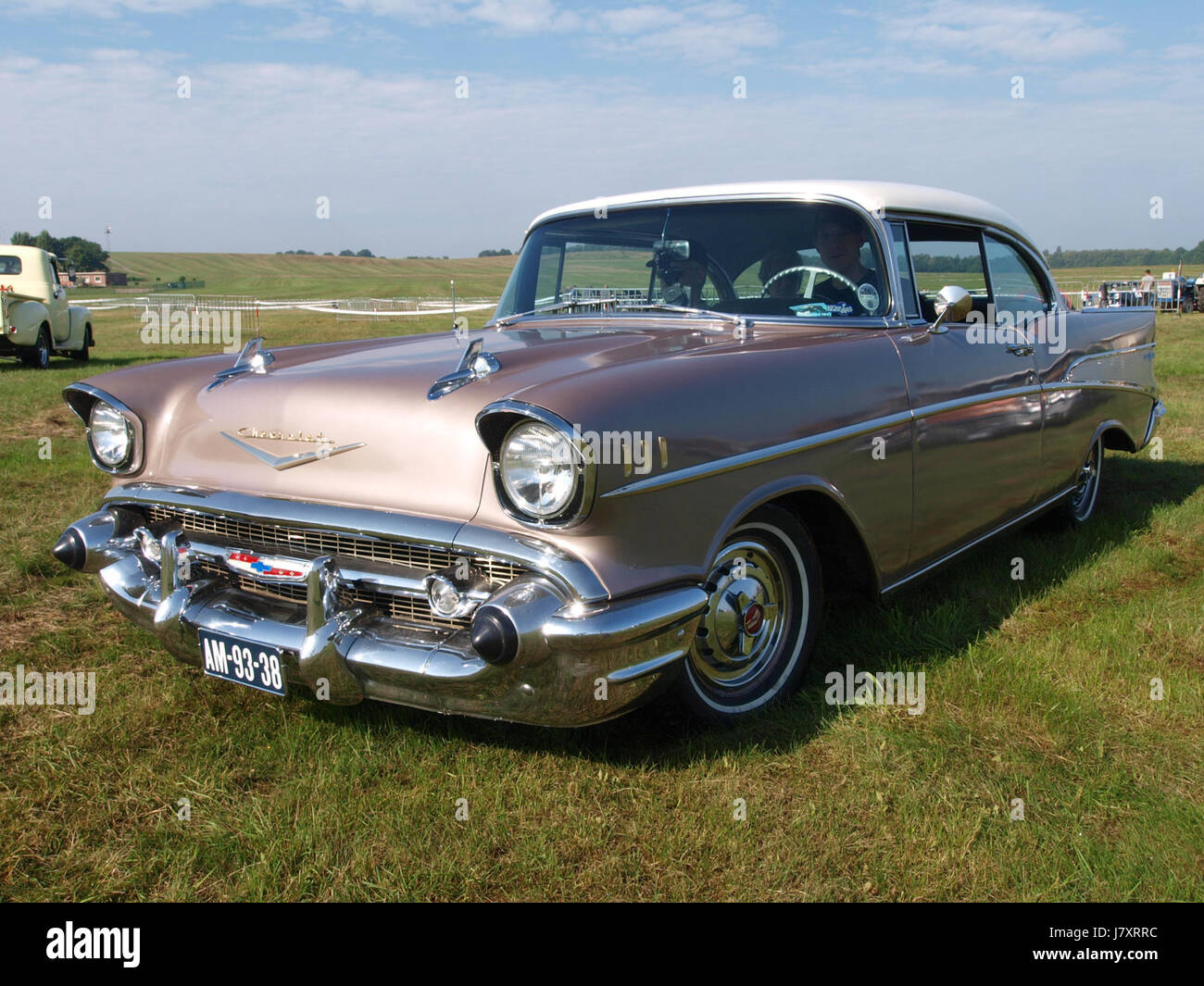 Un'immagine o un riferimento alla Chevrolet bel Air del 1957, che mostra questo iconico modello di auto americano noto per il suo design e l'impatto culturale durante la metà del XX secolo. Foto Stock