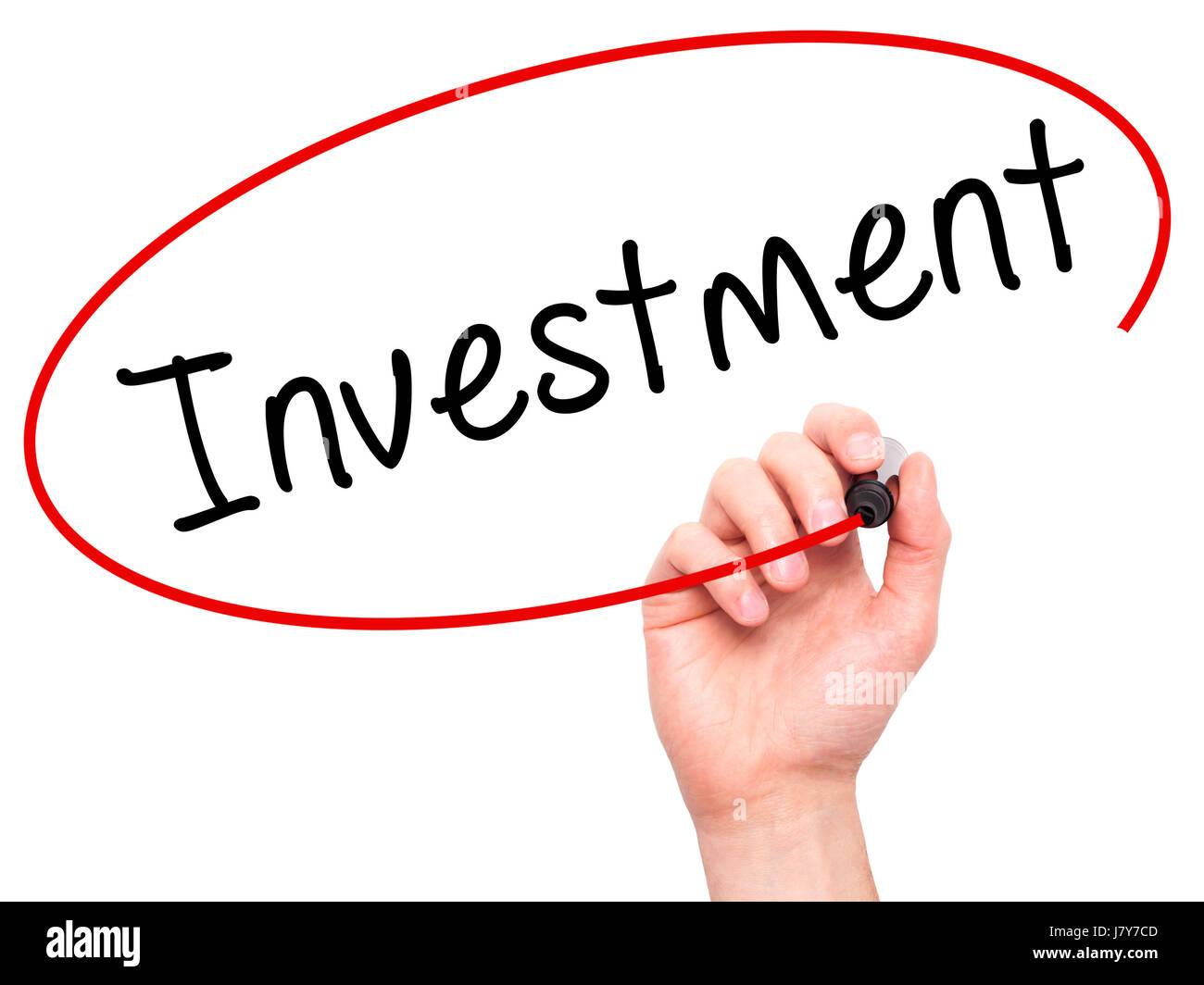 Man mano che scrive l'investimento con il pennarello nero su schermo visivo. Isolato su bianco. Business, tecnologia internet concetto. Immagine di stock Foto Stock