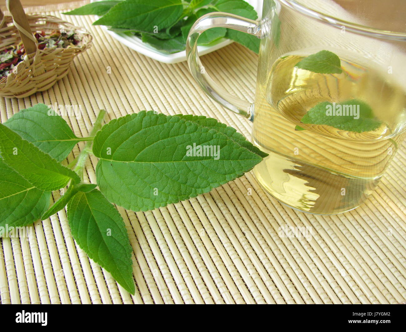 Il tè di salvia tazza di ananas sapore significa medicina agente farmaco sostanza Remedy Foto Stock