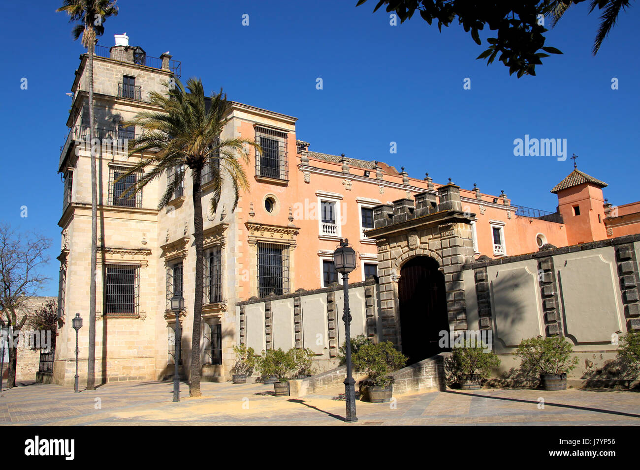 Torre di stile storico di costruzione di architettura in stile architettonico Foto Stock