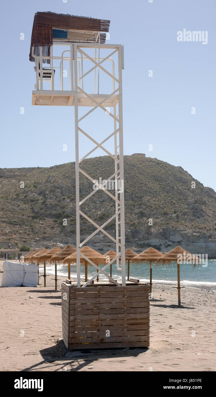 Bagnino di salvataggio della torre di vedetta sulla spiaggia in Spagna Foto Stock