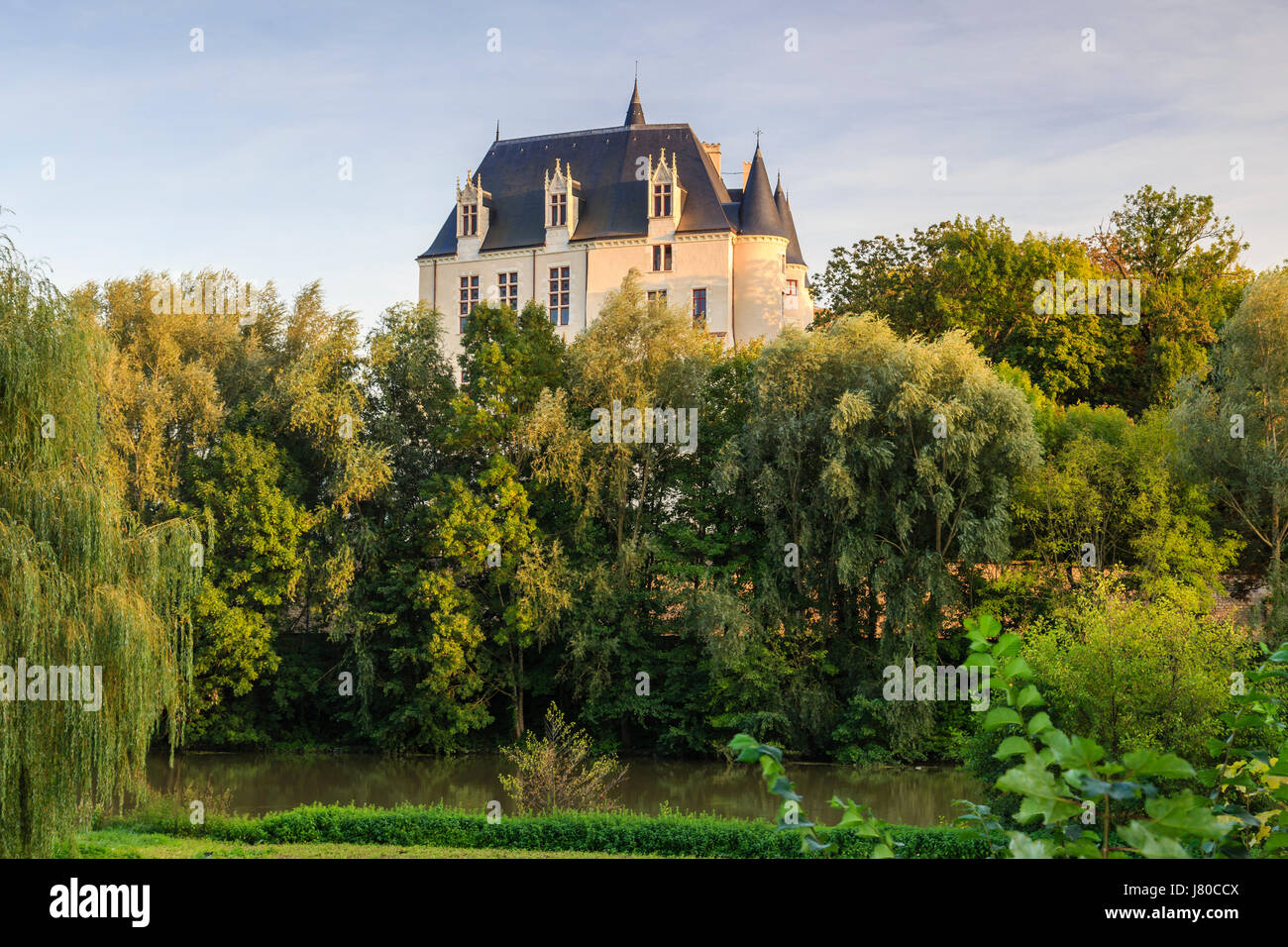 Francia, Indre, Chateauroux, Raoul castello e le rive dell'Indre Foto Stock