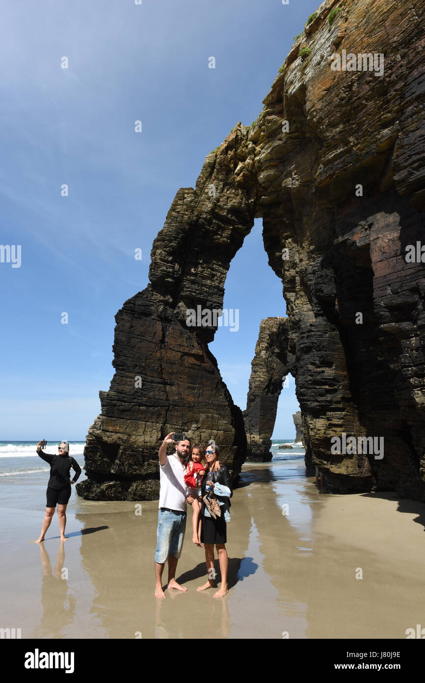 Archi naturali di roccia sulla spiaggia delle cattedrali in Galizia, Spagna settentrionale. Costa Cantabric, Galizia, Spagna. Foto Stock