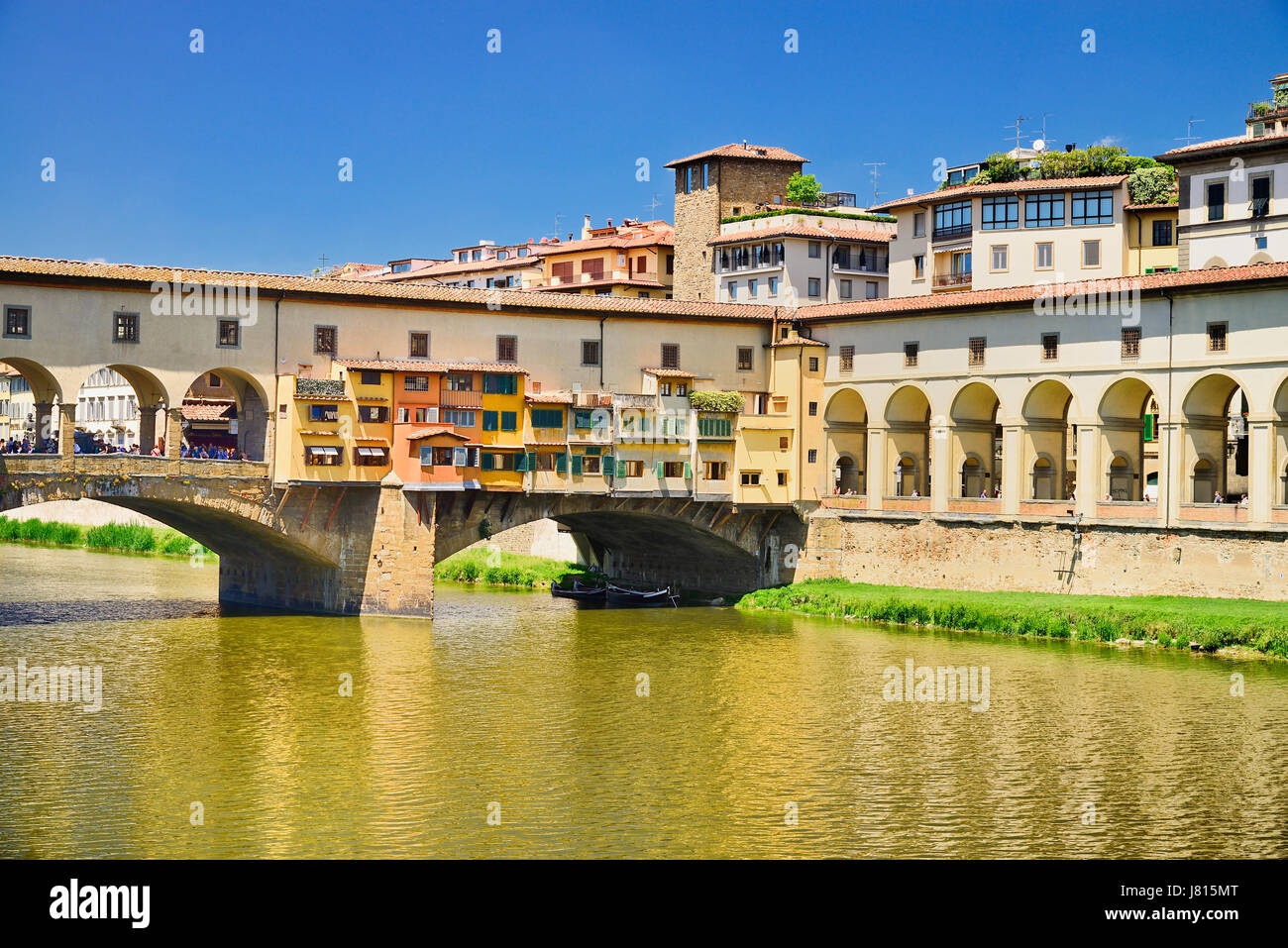 L'Italia, Toscana, Firenze, fiume Arno con Ponte Vecchio. Foto Stock