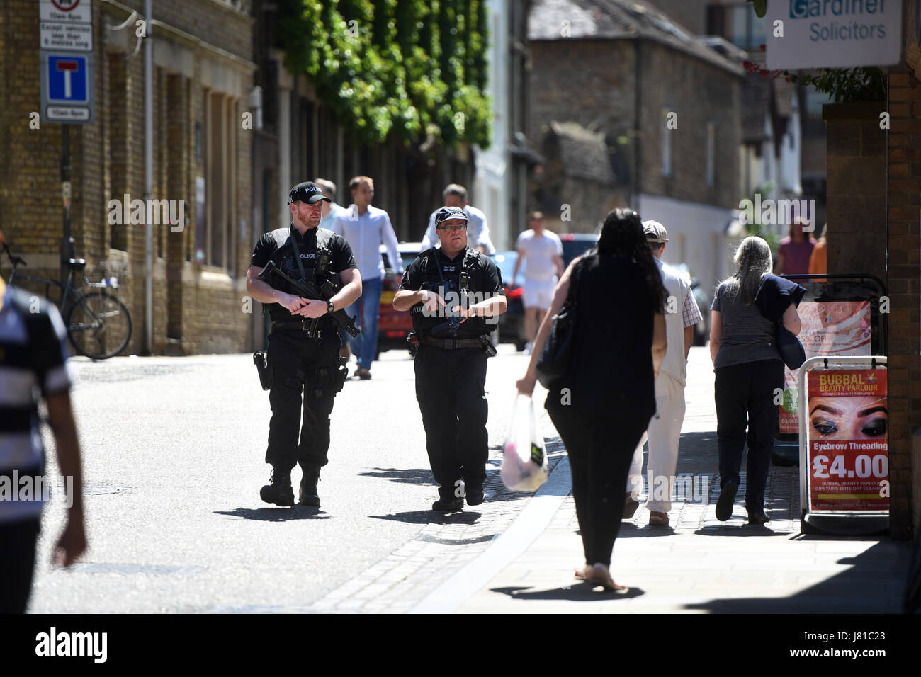 Oxford, Regno Unito. 26 Maggio, 2017. Polizia armata sulle strade di Oxford. Foto Richard Cave fotografia 26.05.17 Credito: Richard Cave/Alamy Live News Foto Stock