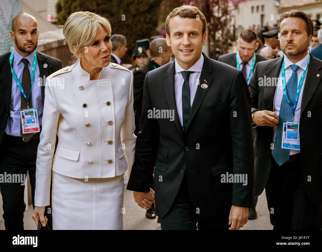 Taormina, Italia. 26 Maggio, 2017. In Francia la presidente Emmanuel Macron  e da sua moglie Brigitte può essere visto sul loro modo ad un concerto  presso il Teatro Greco di Taormina, Italia,