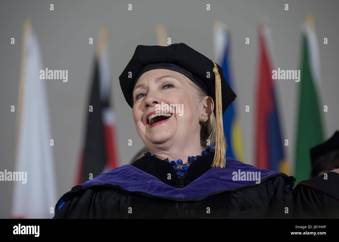 Wellesley, MA, Stati Uniti d'America. 26 maggio 2017. 2016 Stati Uniti candidato presidenziale democratico Hillary Clinton (Wellesley classe di 1969) è tornato a parlare al 2017 Wellesley College Classe di laurea. Ex first lady, Segretario di Stato e senatore degli Stati Uniti da parte dello Stato di New York ha restituito a parlare durante il 2017 Wellesley College inizio quarantotto anni dopo diede il primo discorso di inizio nel 1969 come uno studente. Mandrino di credito Nacke / Alamy Live News Foto Stock