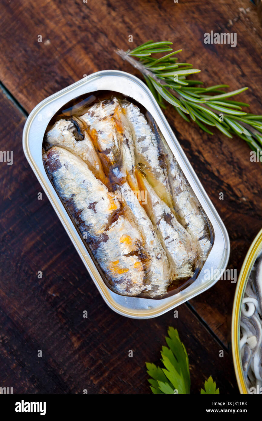 Possibile di conserve di sardine dell'olio . Pasto sano Foto Stock