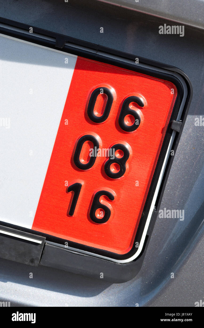 La data di scadenza dell'assicurazione del veicolo di un tedesco di targa speciale per i veicoli per essere esportato (in questo caso 6 Agosto 2016) Foto Stock