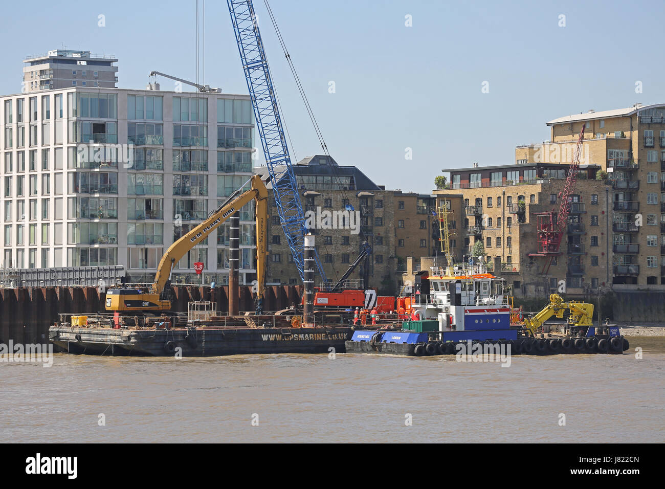 Riverside lavori di costruzione a camere Wharf sul Tamigi in Bermondsey, Londra, Regno Unito. Parte del Tamigi Tideway il progetto di tunnel. Foto Stock