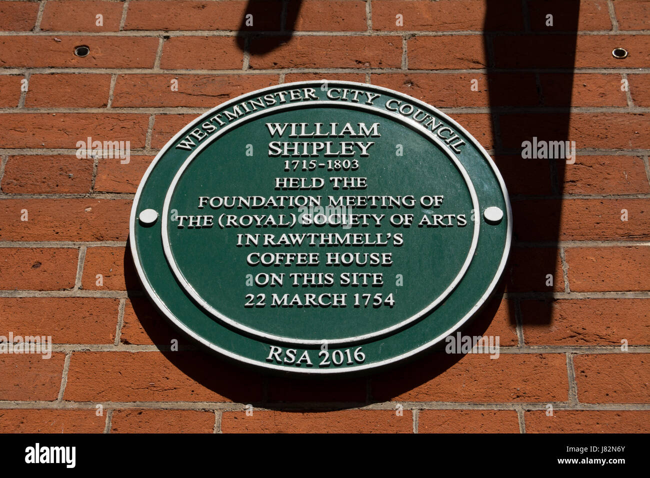 Westminster città consiglio di placca verde segna il sito dove william shipley terrà la riunione fondatori della Royal Society of Arts di Londra, Inghilterra Foto Stock