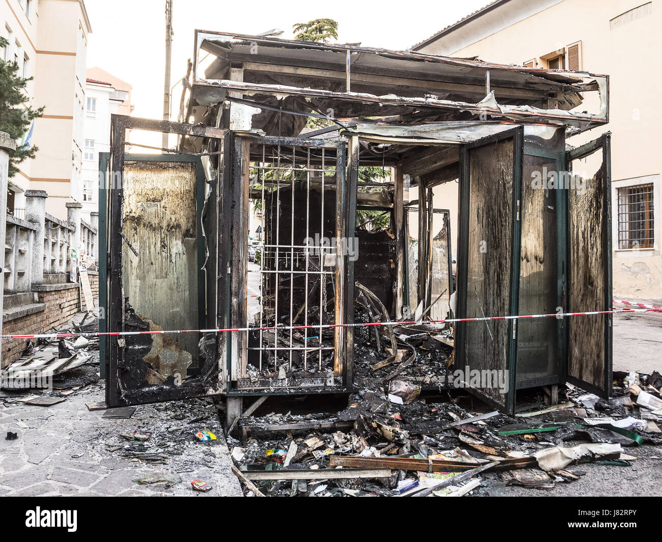 Chieti, Italia - 19 Marzo 2017: in edicola bruciato nel centro di Chieti da vandali Foto Stock