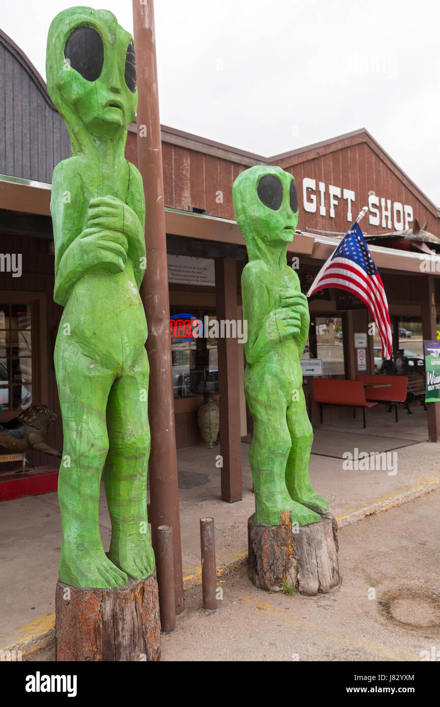 Città bianchi, New Mexico - turistiche Negozi di articoli da regalo la linea di ingresso al Parco nazionale di Carlsbad Cavern. Foto Stock