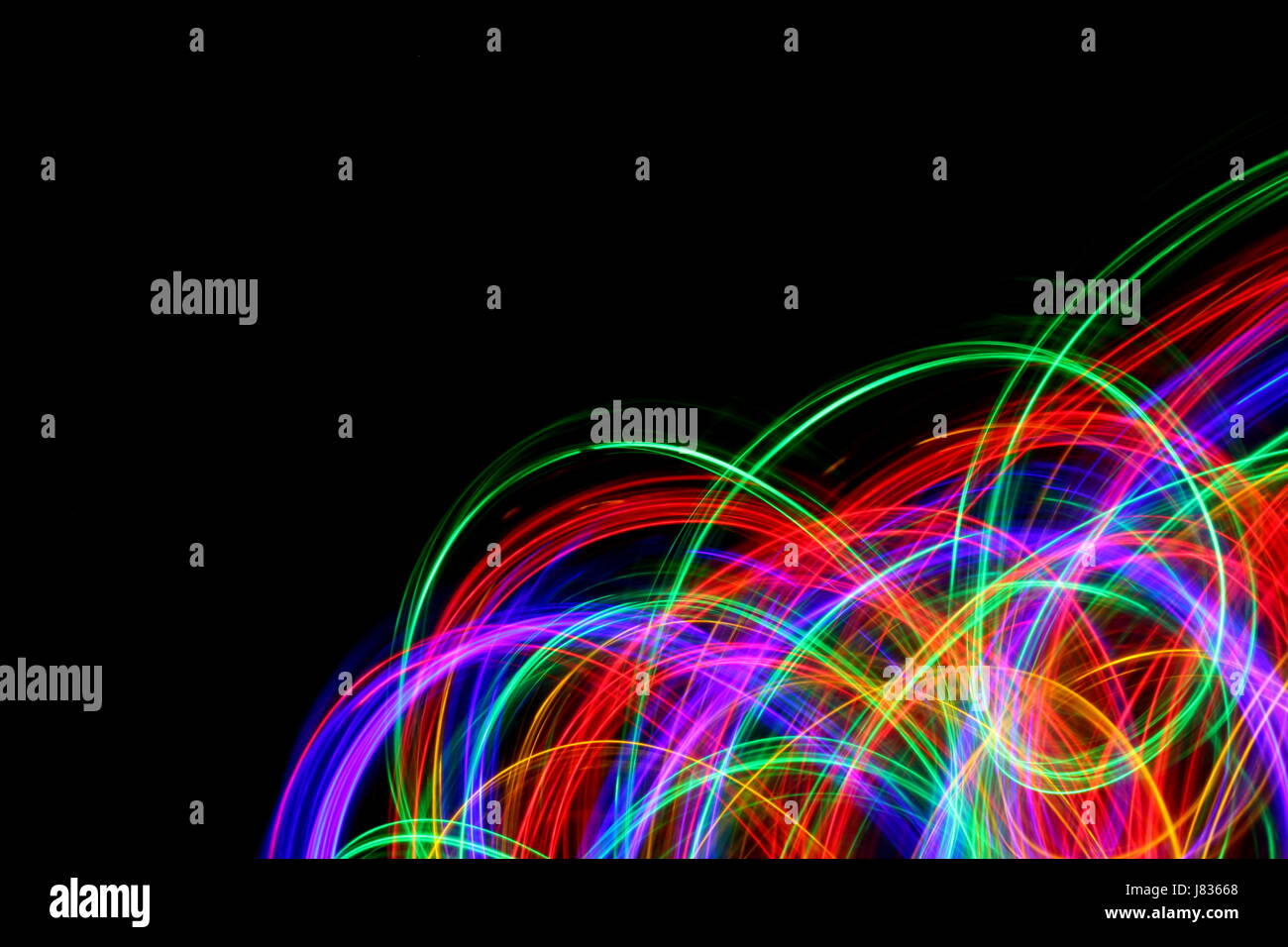 Multi luce colorata fotografia pittura, volute e loop contro uno sfondo nero Foto Stock