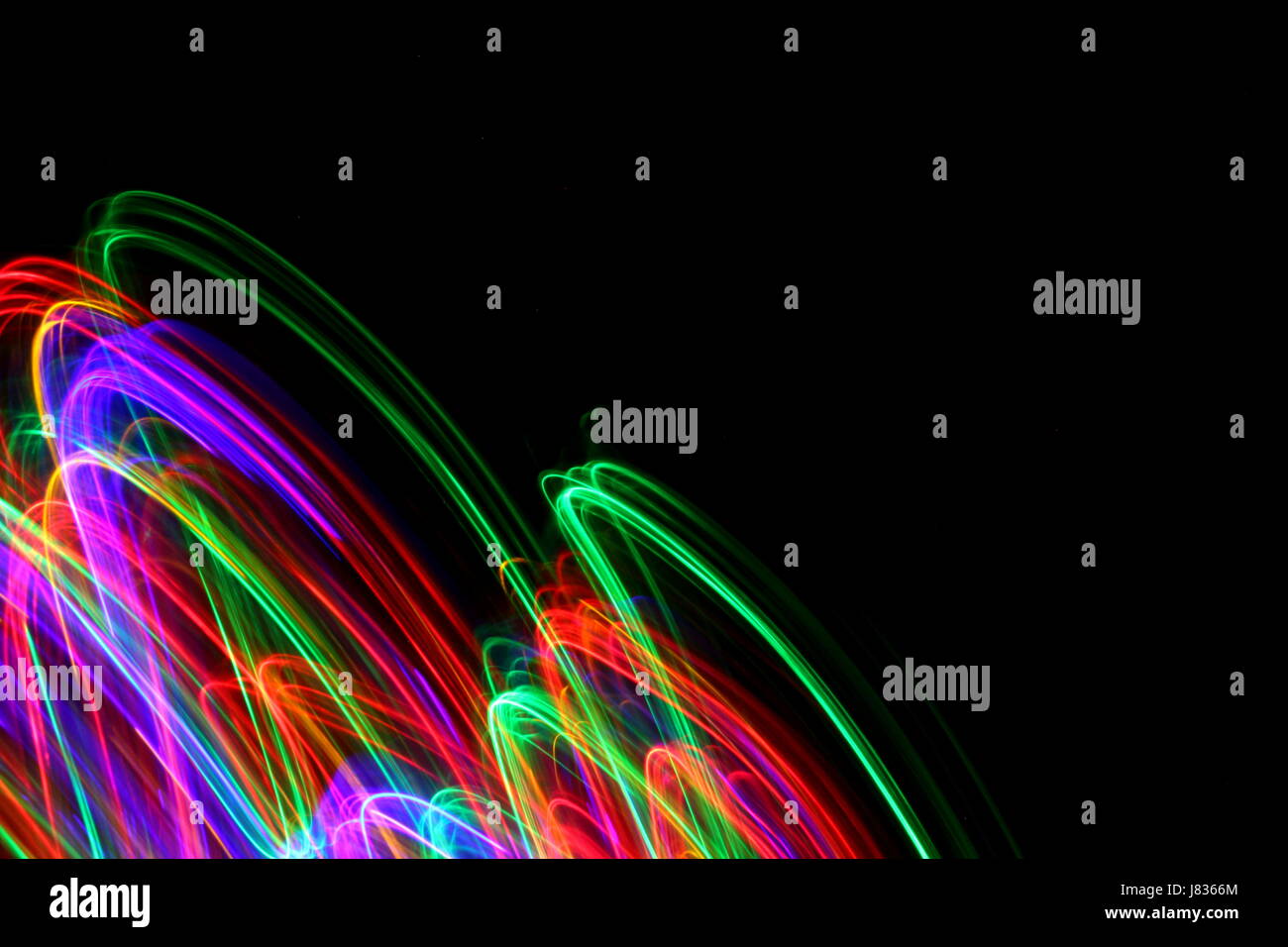 Multi luce colorata fotografia pittura, volute e loop contro uno sfondo nero Foto Stock