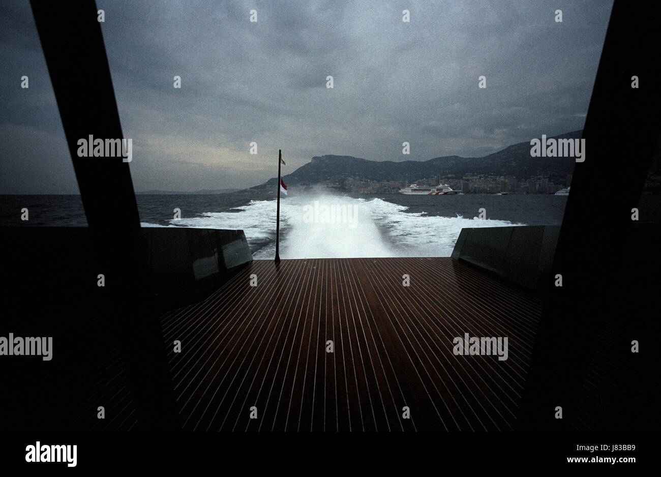 AJAXNETPHOTO. 28 SETT 2003. MONTE CARLO, monaco. - Velocità di Wally - WALLY POWER 118 TRIPLE turbina a gas alimentata yacht a motore a velocità. Foto:JONATHAN EASTLAND/AJAX. REF:31009_2 Foto Stock