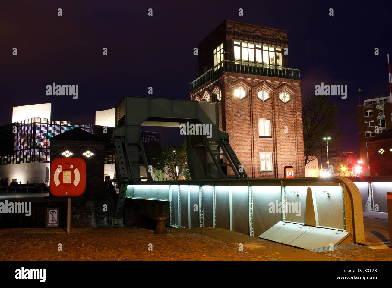 Bloccare in Bremerhaven di notte Foto Stock