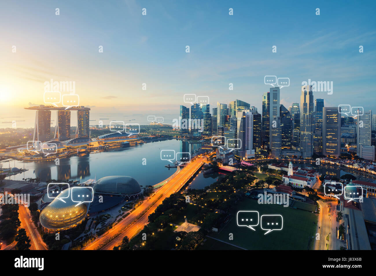 Spazio vuoto per il testo sulla città di Singapore e chat di bolla per la comunicazione. Tecnologia e concetto di comunicazione. Internet di una cosa. Foto Stock