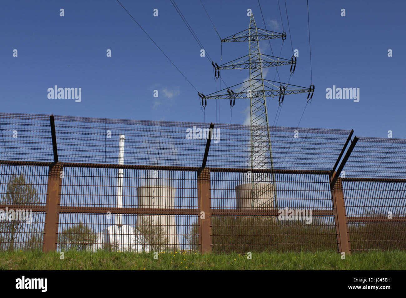 La stazione di potenza recinzione recinzione nella scherma centrale nucleare energia atomica Foto Stock