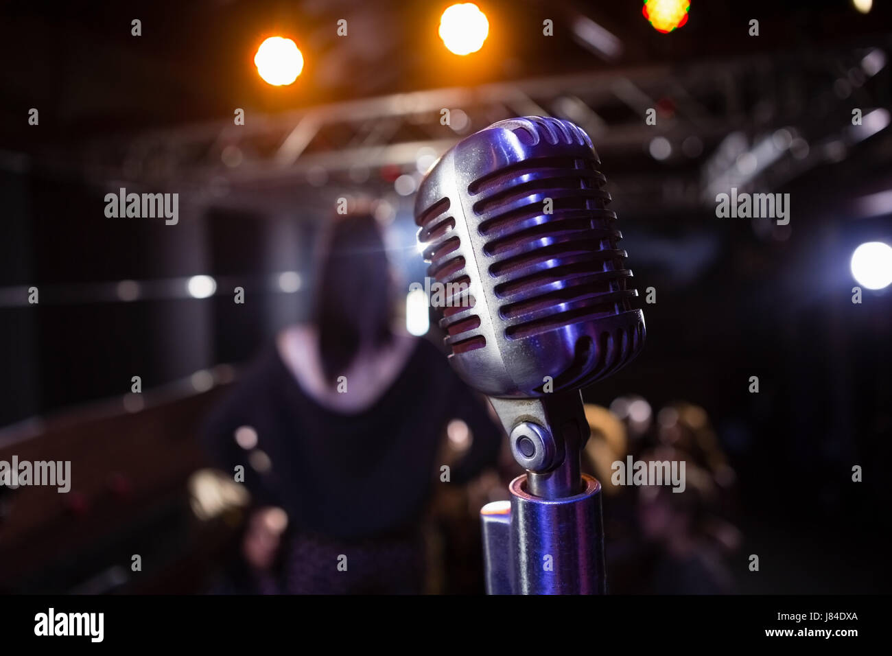 Close-up di microfono retrò in un concerto Foto Stock