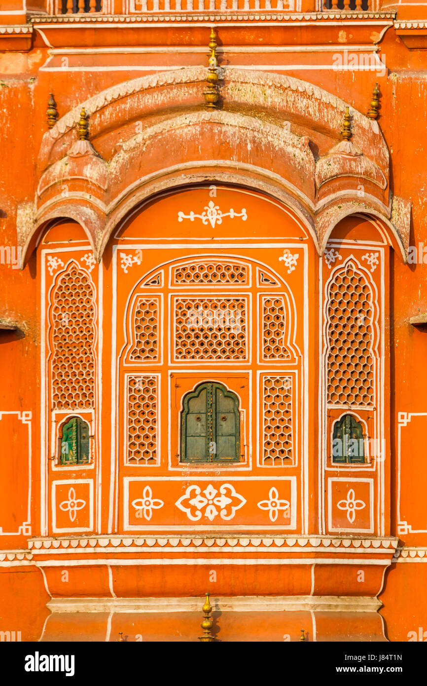 Dettagli architettonici sull'Hawa Mahal - Palazzo dei venti, Jaipur, India. Foto Stock