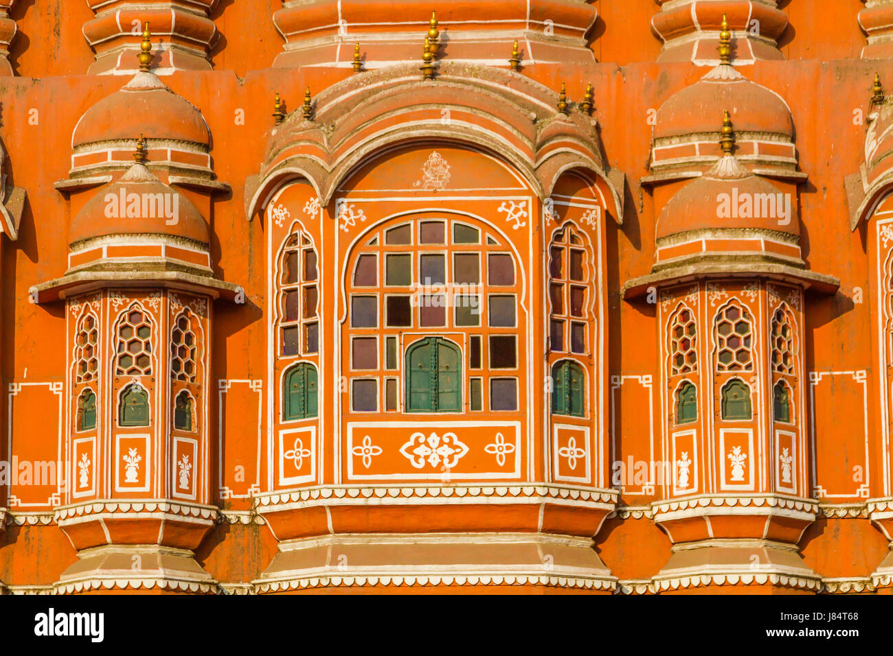 Dettagli architettonici sull'Hawa Mahal - Palazzo dei venti, Jaipur, India. Foto Stock