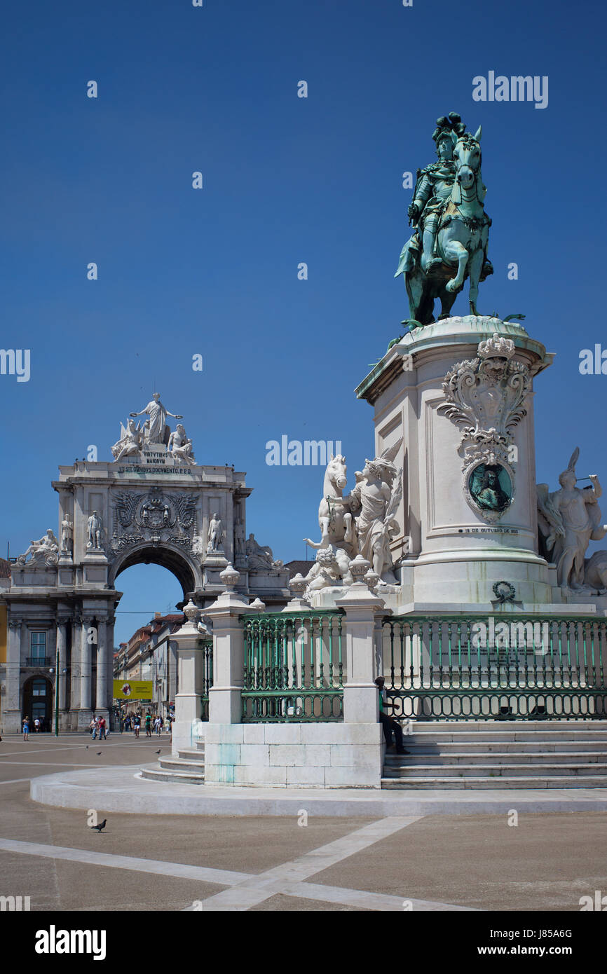 Praa fare comrcio,Lisbona statua equestre di re jose i. Foto Stock