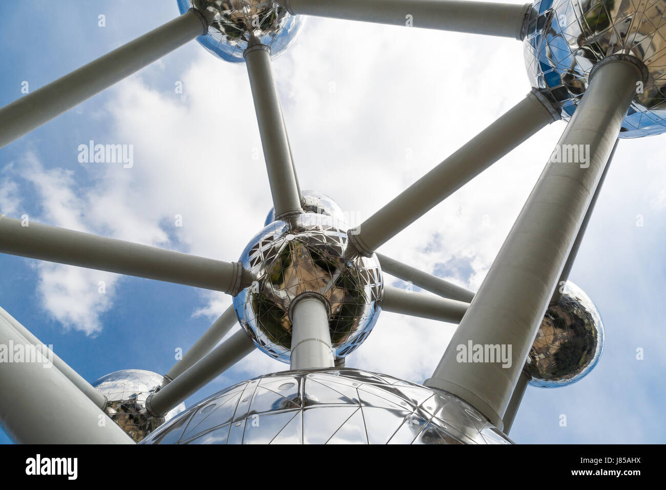 Bruxelles, Belgio - 9 Luglio 2016 : vista in dettaglio della struttura di Atomium del Belgio. Atomium è costruito per Expo 58 e più importanti mete attrac Foto Stock