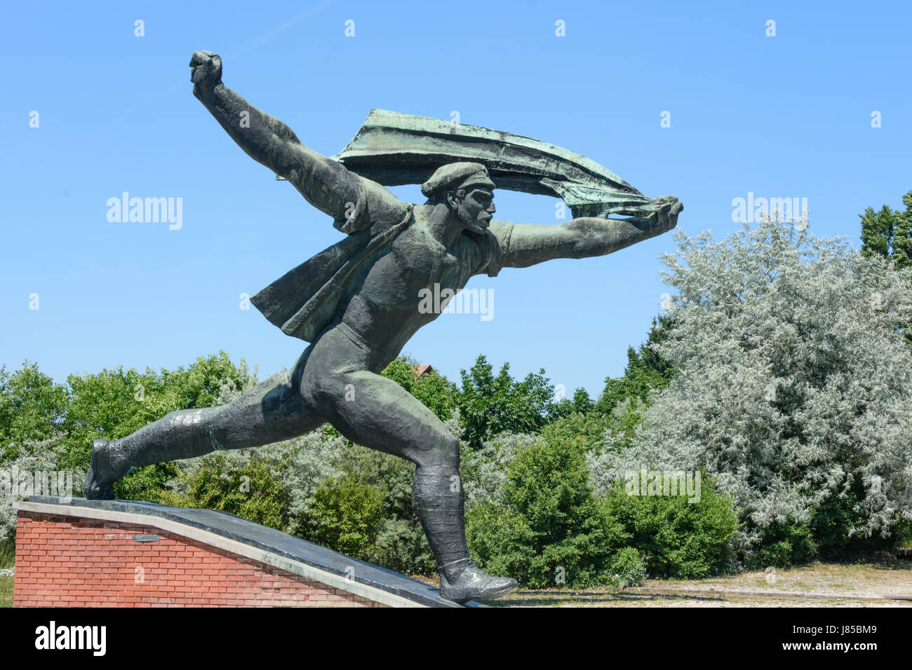 Memento Park, Budapest, Ungheria. La Repubblica dei Consigli monumento, basato su un 1919 poster rivoluzionario Foto Stock