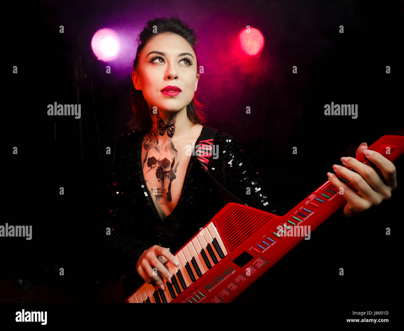 Musicista con Yamaha SHS-10 keytar Foto Stock