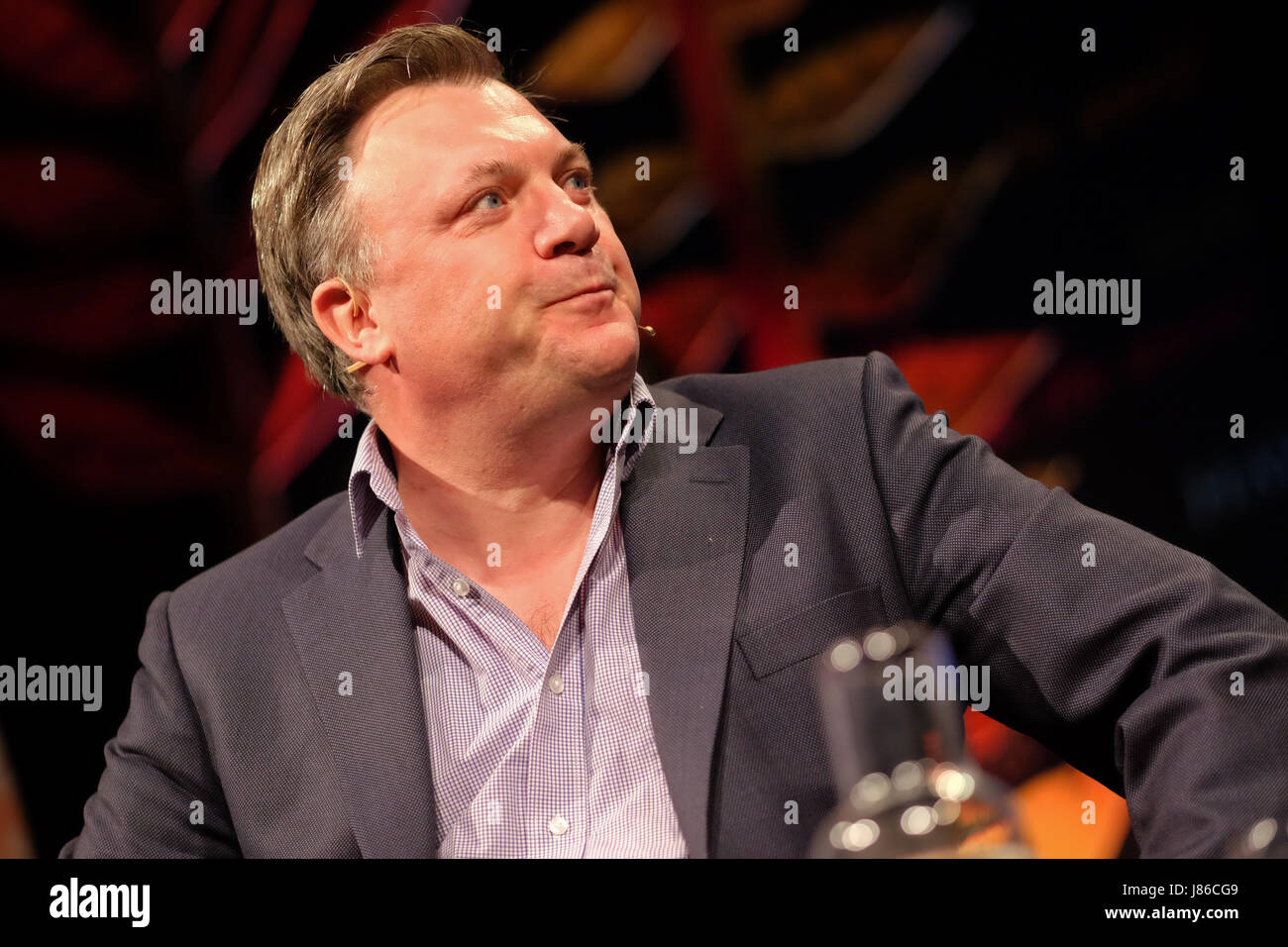 Hay Festival 2017 - Hay on Wye, Wales, Regno Unito - Sabato 27 Maggio 2017 - ex politicante ed Balls sul palco parlando del suo libro che parla all'Hay Festival - Il Festival di fieno festeggia il suo trentesimo anniversario nel 2017 - Il festival letterario corre fino a domenica 4 giugno. Steven Maggio / Alamy Live News Foto Stock