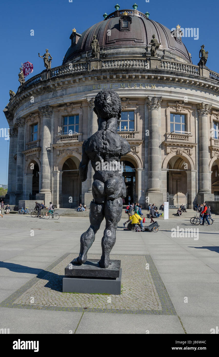 Il Bode Museum è uno del gruppo dei musei dell'Isola dei Musei di Berlino, Germania. È stato progettato da architetto Ernst von Ihne. Foto Stock