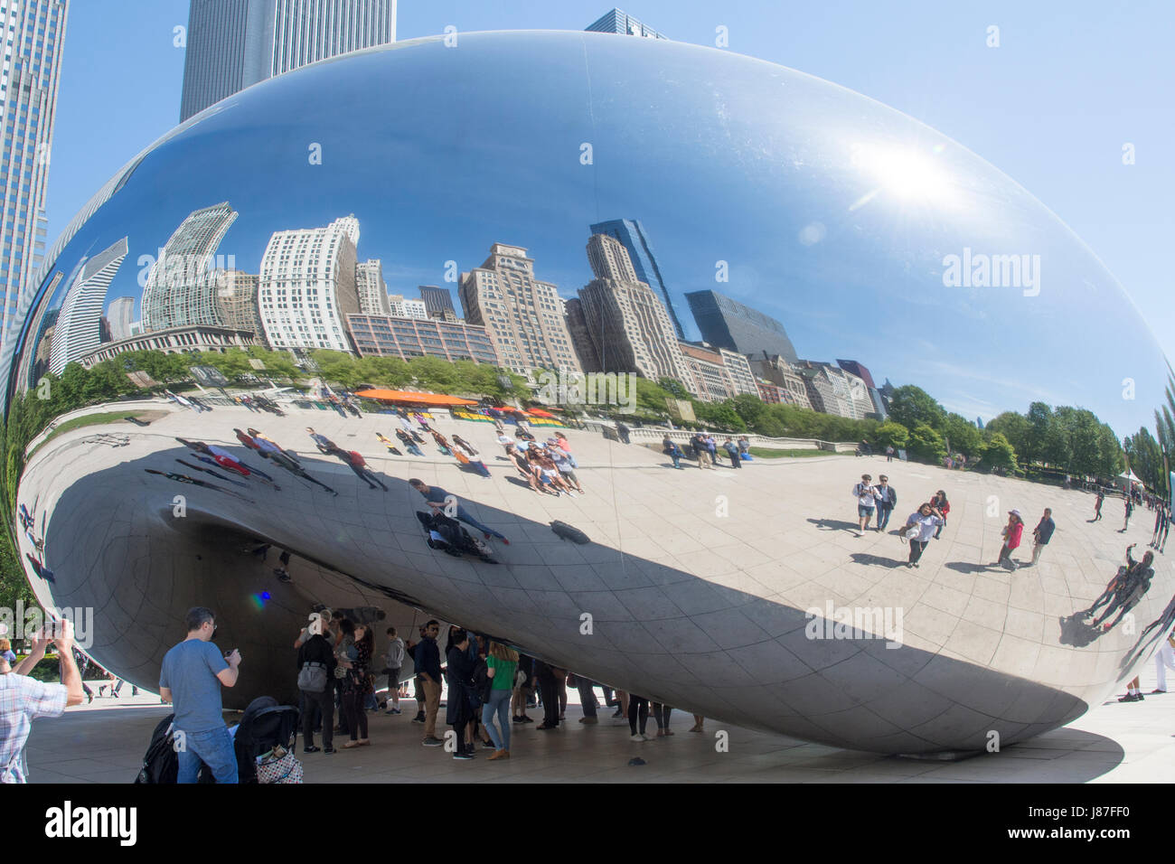 Popolarmente conosciuta come il fagiolo, la scultura dato il titolo è il Cloud Gate. 'Cloud Gate è un pubblico scultura di Indiano-nato artista britannico Anish Kapoor, Foto Stock